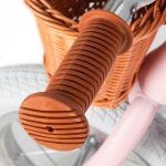 Coil Rowerek biegowy magnezowy z koszyczkiem różowy